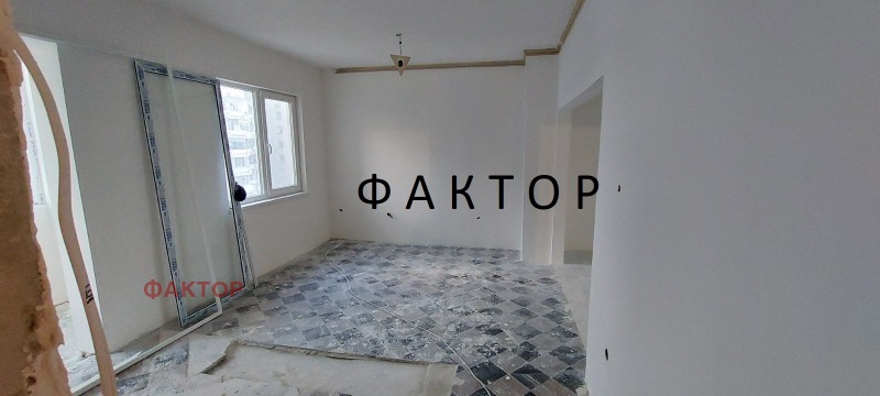 Продава  3-стаен град Пловдив , Тракия , 92 кв.м | 88818556 - изображение [2]