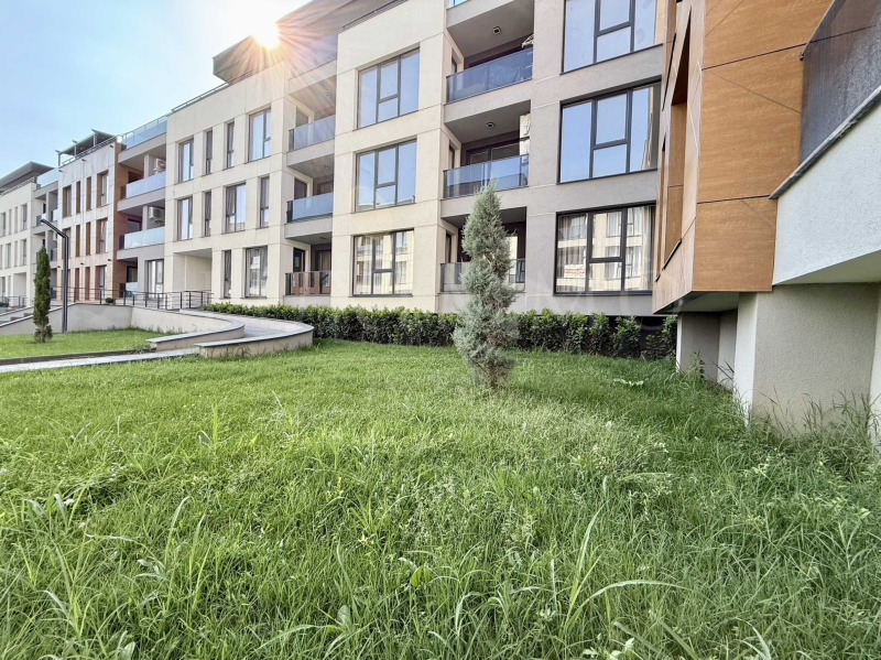 Продава 3-СТАЕН в град Пловдив, Остромила - 248 кв.м / 195 083 € » 381 549.18 лв., ЛУКСИММО ПЛОВДИВ