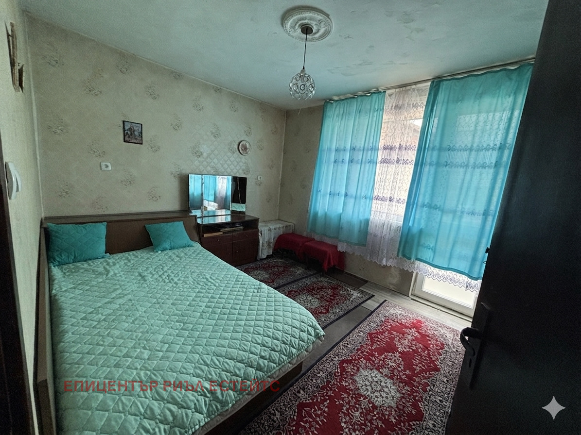 Продава ЕТАЖ ОТ КЪЩА, гр. Перник, Драгановец, снимка 3 - Етаж от къща - 54448624