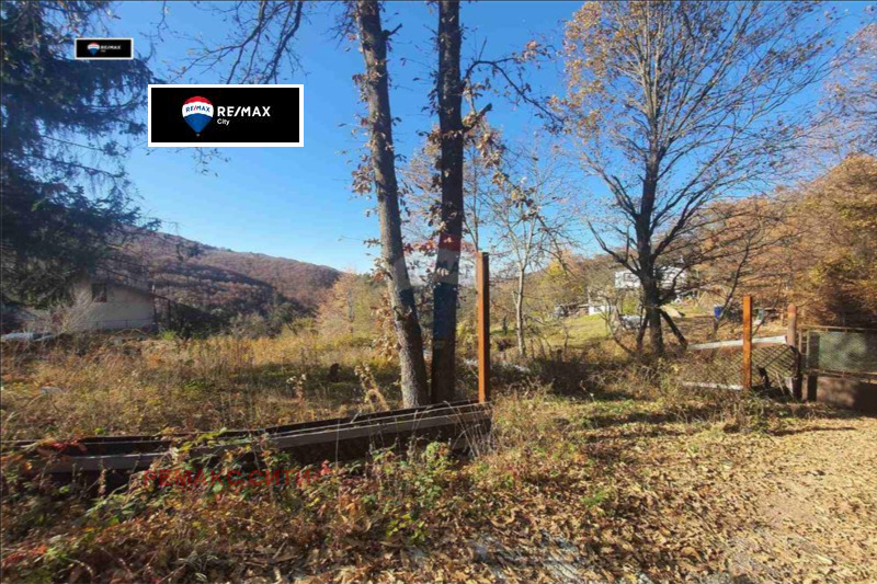 Продава ПАРЦЕЛ в област София, с. Лесковдол - 520 кв.м / 12 000 € » 23 469.96 лв., РЕМАКС СИТИ