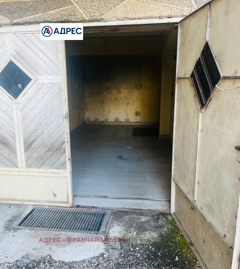 Продава ГАРАЖ в град Плевен, Широк център - 18 кв.м / 28 000 € » 54 763.24 лв., АДРЕС - ФРАНЧАЙЗ ПЛЕВЕН