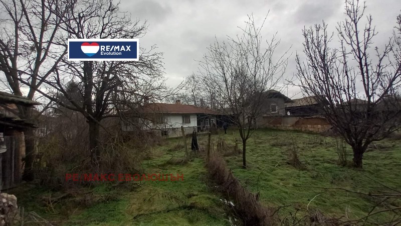 Продава КЪЩА, с. Топчии, област Разград, снимка 14 - Къщи - 53492063