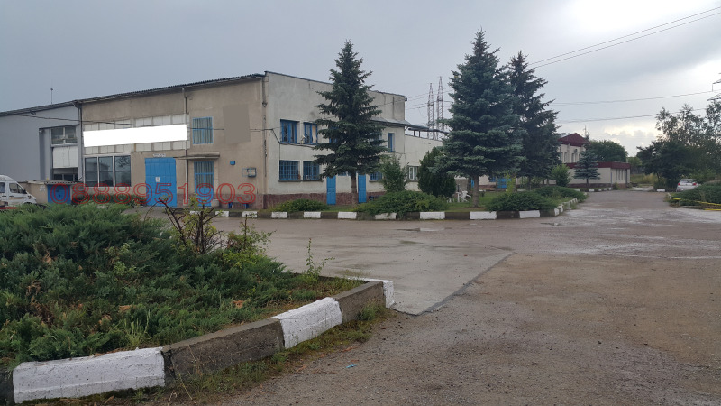 Продава ПРОМ. ПОМЕЩЕНИЕ, с. Петърч, област София област, снимка 2 - Производствени сгради - 53278105