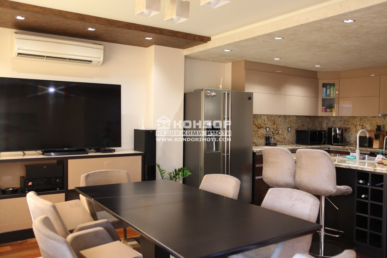 Продава МНОГОСТАЕН, гр. Пловдив, Кючук Париж, снимка 3 - Апартаменти - 52629175