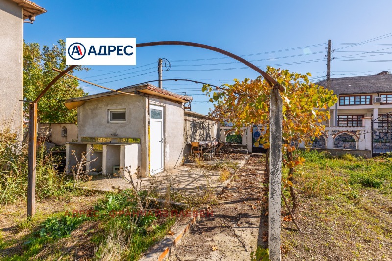 Продава КЪЩА, гр. Белене, област Плевен, снимка 3 - Къщи - 52600108