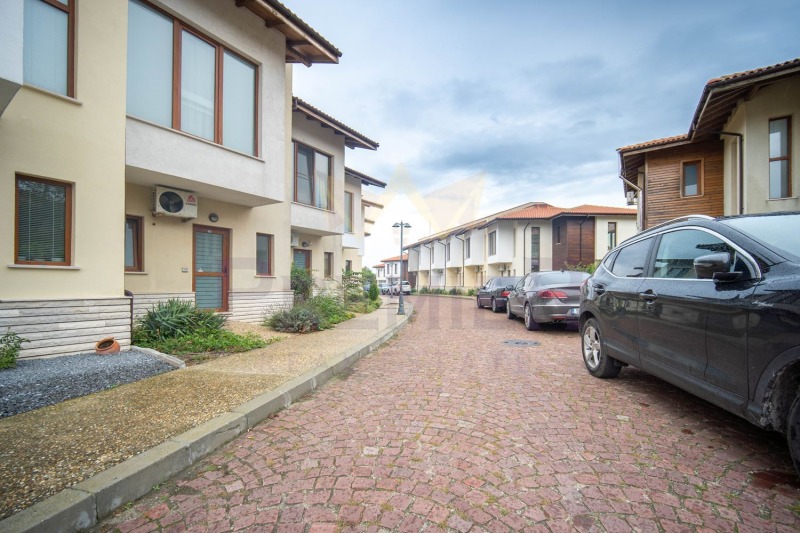 Продава КЪЩА, гр. Балчик, област Добрич, снимка 17 - Къщи - 52732259