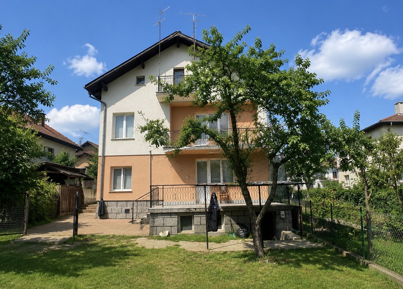 Продава КЪЩА, гр. София, с. Бистрица