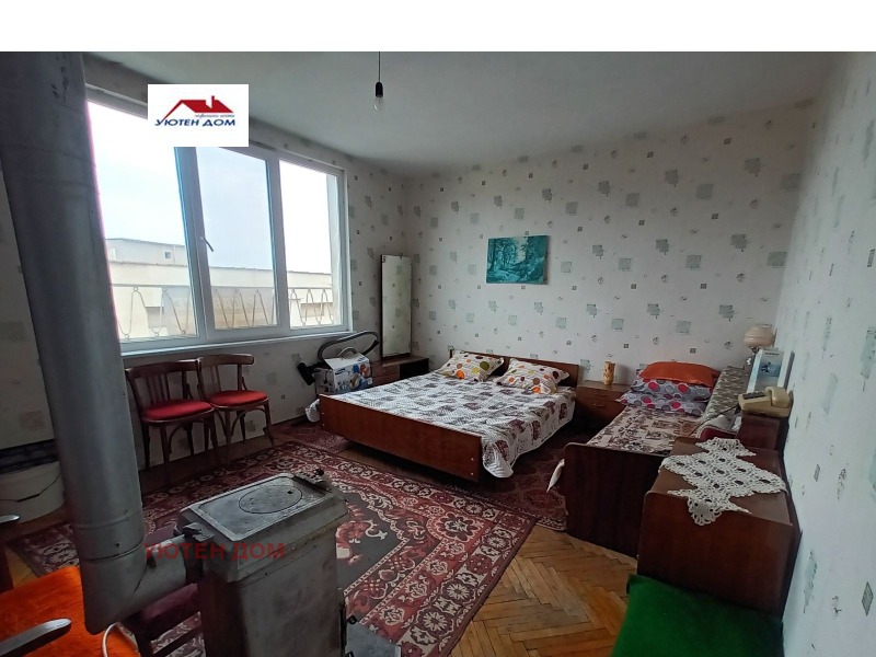 Продава 2-СТАЕН в град Шумен, Военно училище - 65 кв.м / 92 000 € » 179 936.36 лв., УЮТЕН ДОМ