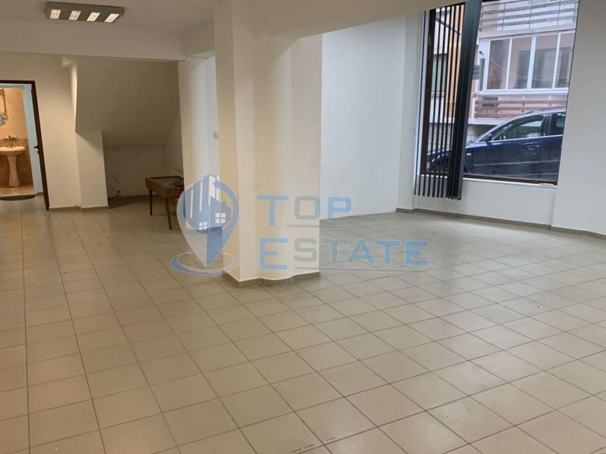 Продава МАГАЗИН, гр. Велико Търново, Център, снимка 2 - Магазини - 52400769
