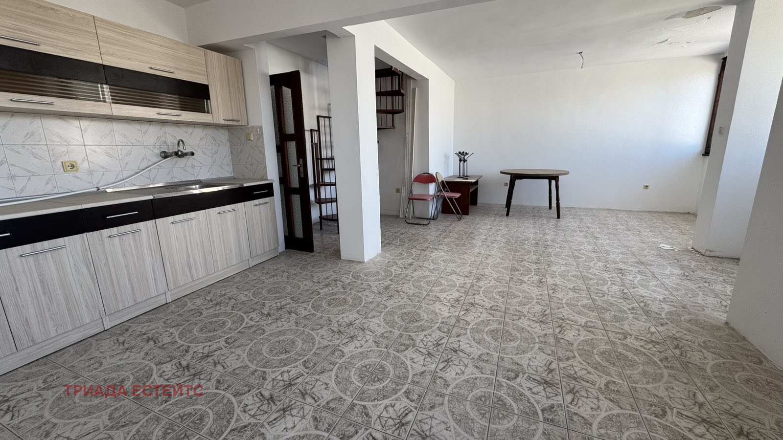 Продава МЕЗОНЕТ, гр. Бургас, Център, снимка 2 - Апартаменти - 54135204