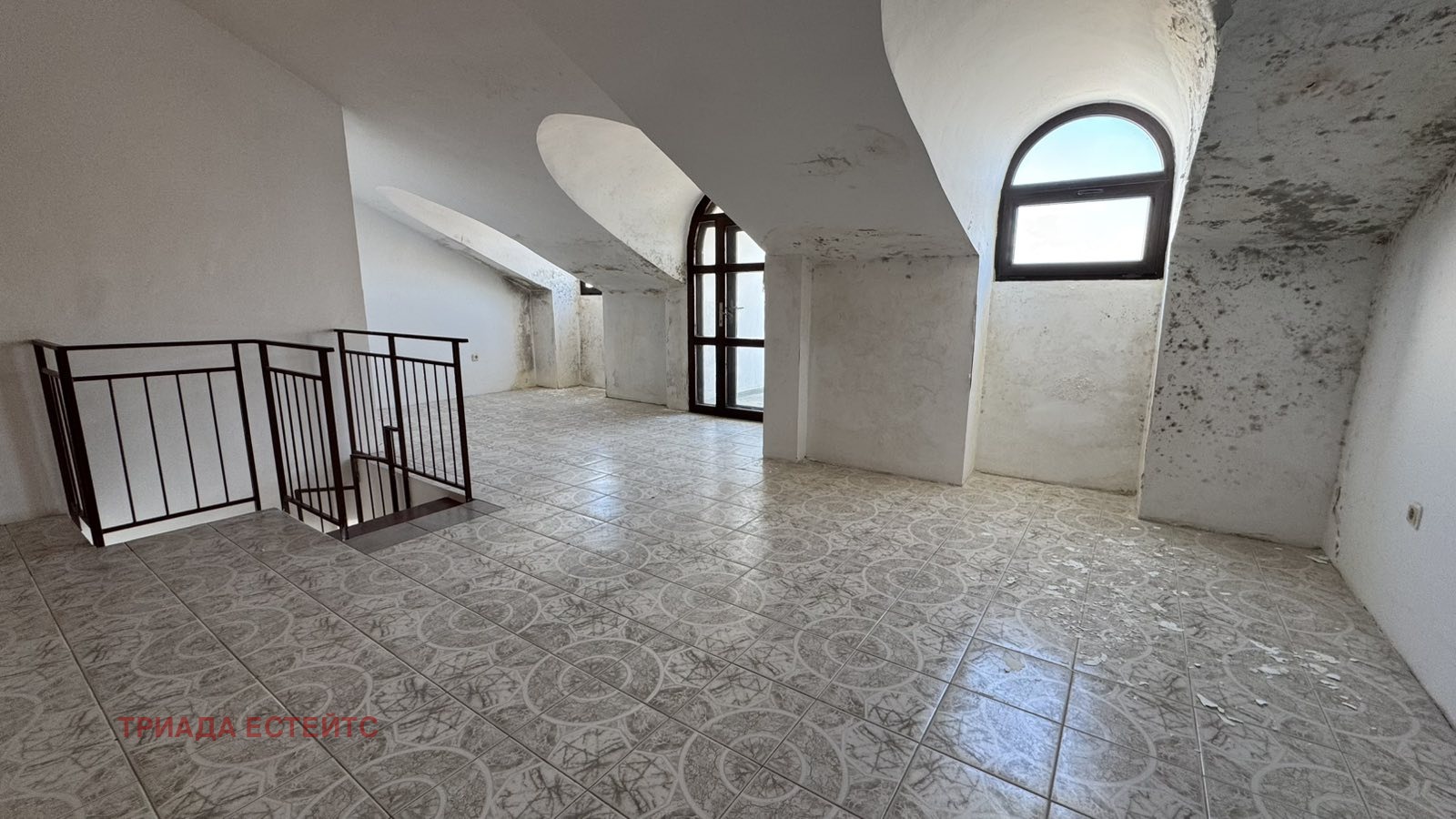 Продава МЕЗОНЕТ, гр. Бургас, Център, снимка 3 - Апартаменти - 54135204