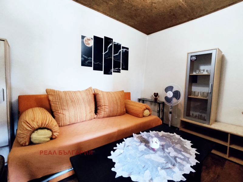 Продава КЪЩА в град Русе, Широк център - 70 кв.м / 53 500 € » 104 636.91 лв., РЕАЛ БЪЛГАРИЯ