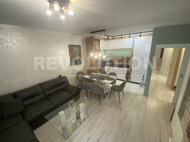 In vendita  2 camere da letto Varna , Vazragdane 1 , 110 mq | 74496964