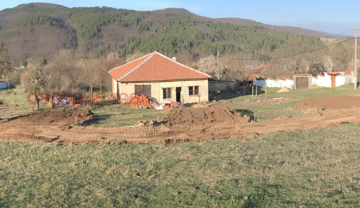 Продава КЪЩА, с. Медвен, област Сливен