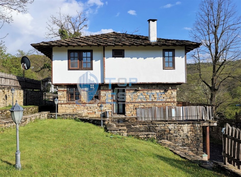 Продава КЪЩА в област Габрово, с. Боженците - 265 кв.м / 575 000 € » 1 124 602.25 лв., ТОП ЕСТЕЙТ