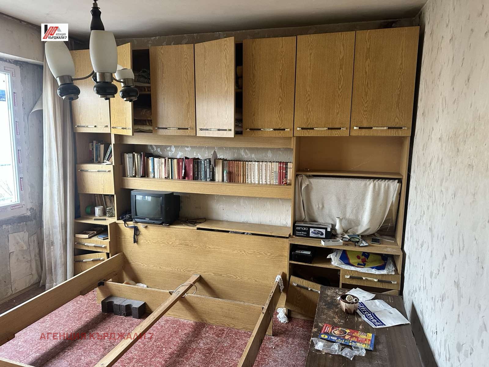 Продава 3-СТАЕН, гр. Кърджали, Възрожденци, снимка 10 - Апартаменти - 54067516