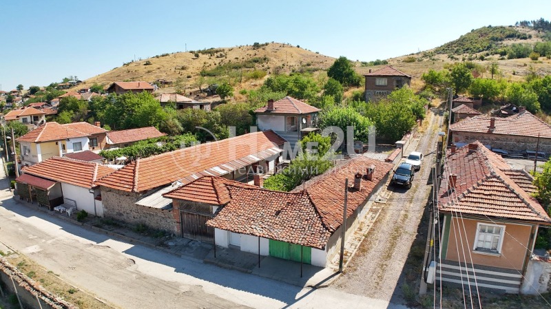 Продава  Къща, област Пловдив, с. Искра • 70 000 € • ID 48903732 — holmes.bg - [1] 