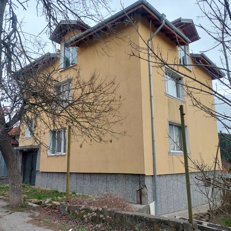 Продава КЪЩА в област Перник, гр. Брезник - 360 кв.м / 190 000 € » 371 607.70 лв., БКС БРЕЗНИК