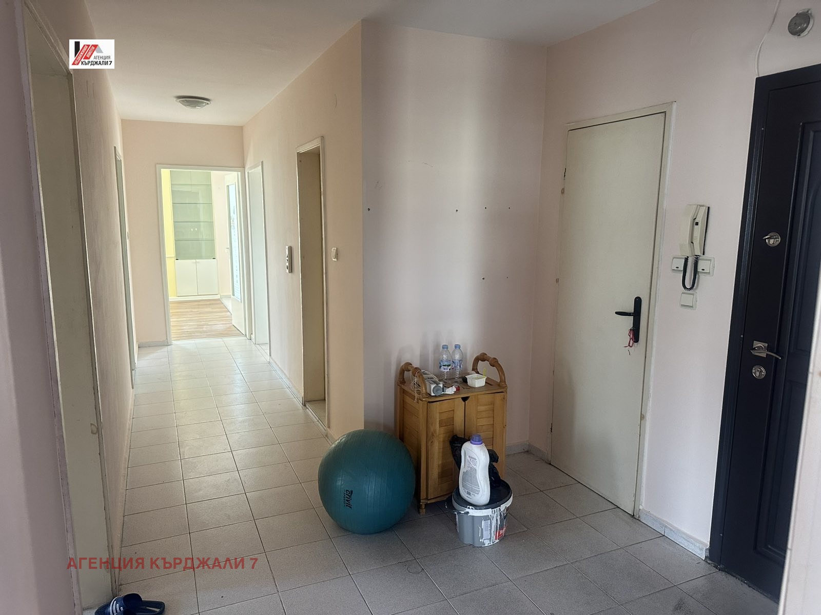 Продава МНОГОСТАЕН, гр. Кърджали, Център, снимка 6 - Апартаменти - 54588558