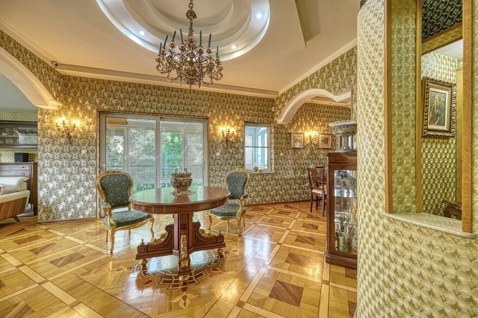 Продава МНОГОСТАЕН, гр. София, Витоша