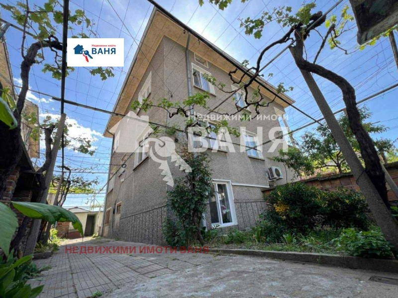 Продава  Етаж от къща област Пловдив , гр. Карлово , 190 кв.м | 60279844