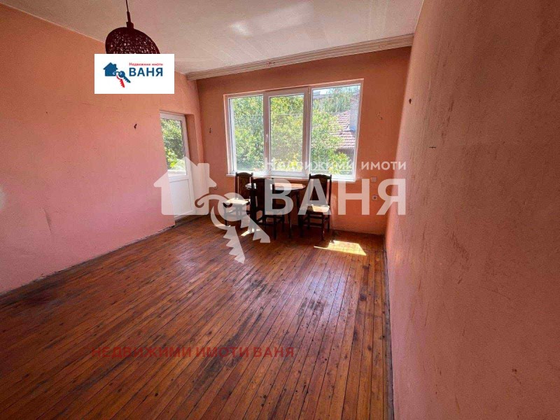Продава  Етаж от къща област Пловдив , гр. Карлово , 190 кв.м | 60279844 - изображение [16]