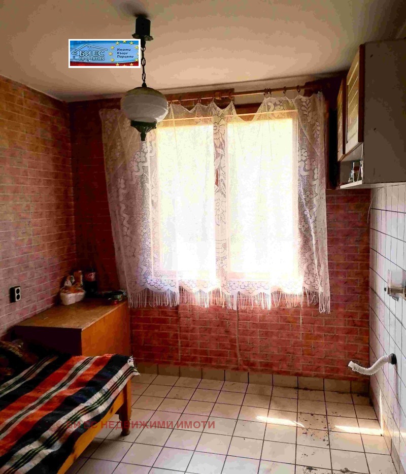 Продава КЪЩА, с. Филиповци, област Перник, снимка 4 - Къщи - 52352749