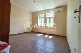 2 Schlafzimmer Oborishte, Sofia 4
