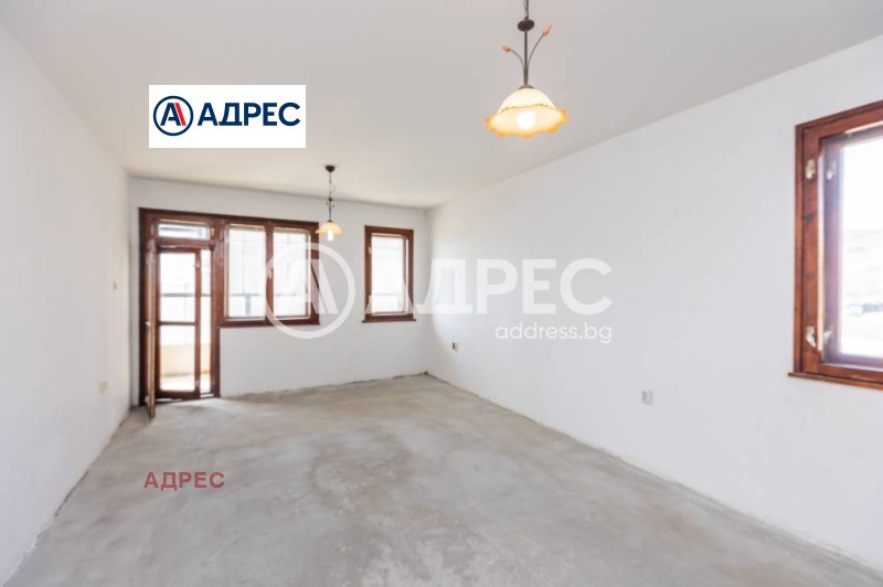 Te koop  3+ slaapkamer Varna , Vazrazjdane 2 , 130 m² | 68870515