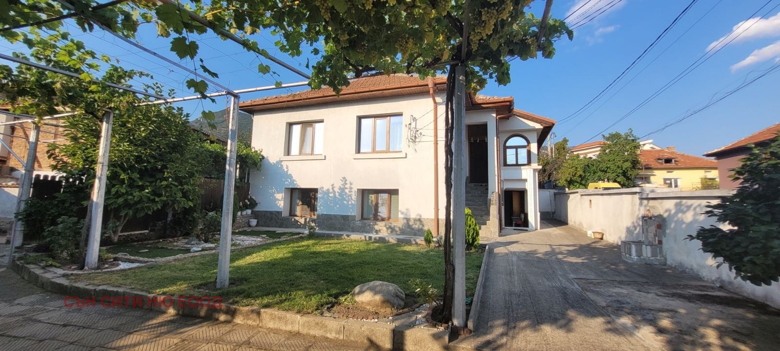 Продава КЪЩА, гр. Сопот, област Пловдив