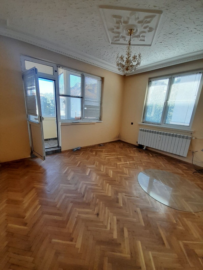 Продава  Етаж от къща, град Плевен, Мара Денчева •  130 000 EUR • ID 48621461 — holmes.bg - [1] 