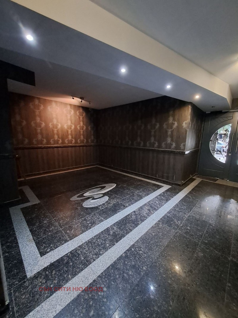 De vânzare  1 dormitor Sofia , Țentâr , 60 mp | 51506498 - imagine [13]