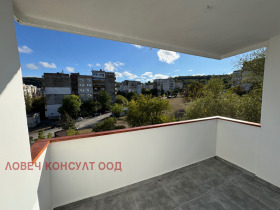 2 slaapkamers Mladost, Lovetsj