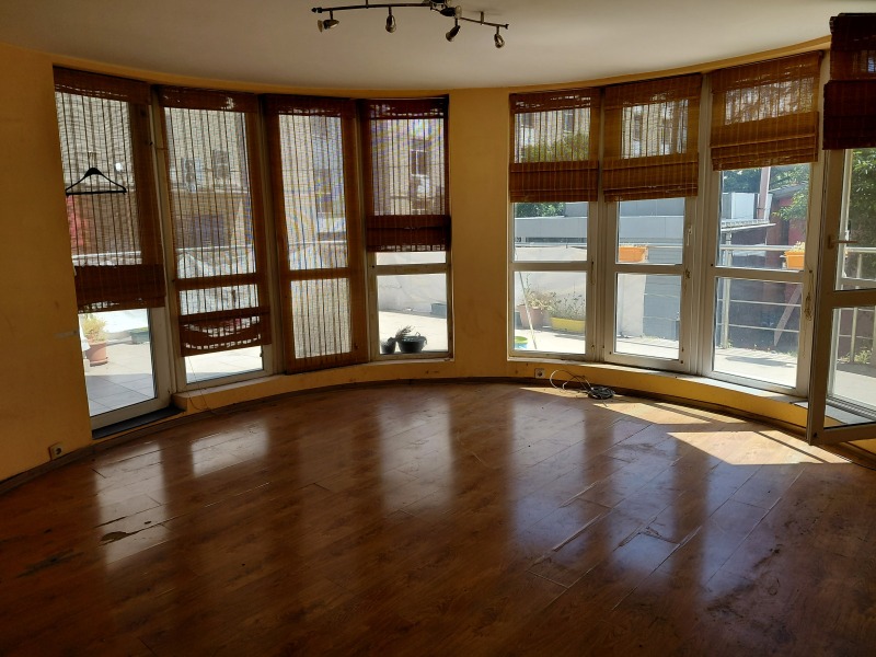 Продава  3-стаен град София , Изгрев , 118 кв.м | 24260025 - изображение [2]