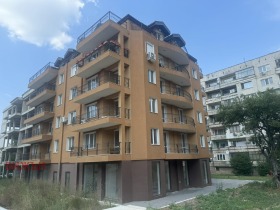 2 makuuhuonetta Iztok, Pernik 1