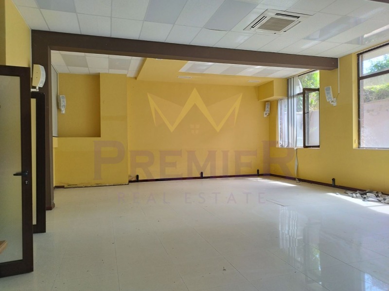 En venta  Oficina Varna , k.k. Zlatni pyasatsi , 137 metros cuadrados | 86844406