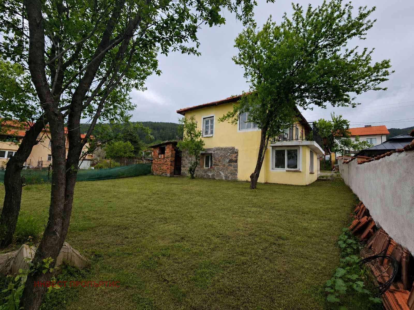 Продава КЪЩА, с. Кладница, област Перник
