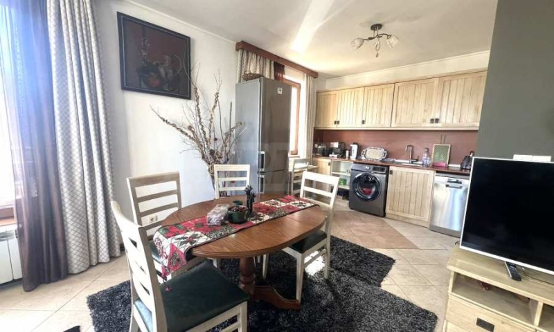 Продава 3-СТАЕН в област Благоевград, гр. Разлог - 191 кв.м / 360 000 € » 704 098.80 лв., СУПРИММО ОФИСИ В СТРАНАТА