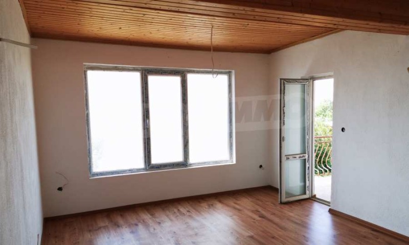 Продава КЪЩА, с. Божурец, област Добрич, снимка 8 - Къщи - 52477625