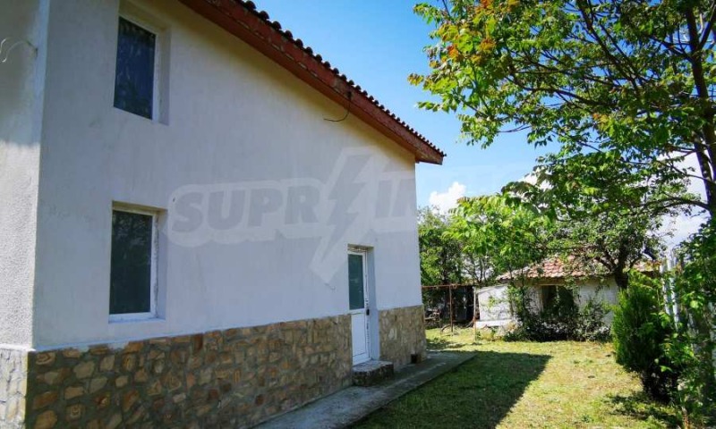 Продава КЪЩА, с. Божурец, област Добрич, снимка 2 - Къщи - 52477625