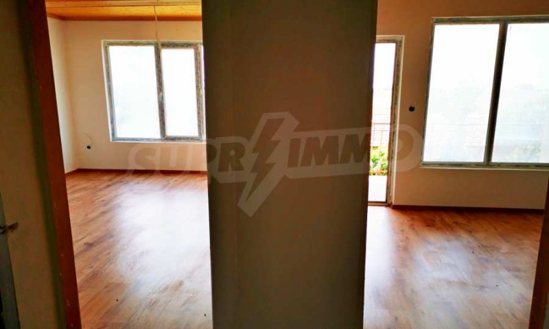 Продава КЪЩА, с. Божурец, област Добрич, снимка 12 - Къщи - 52477625