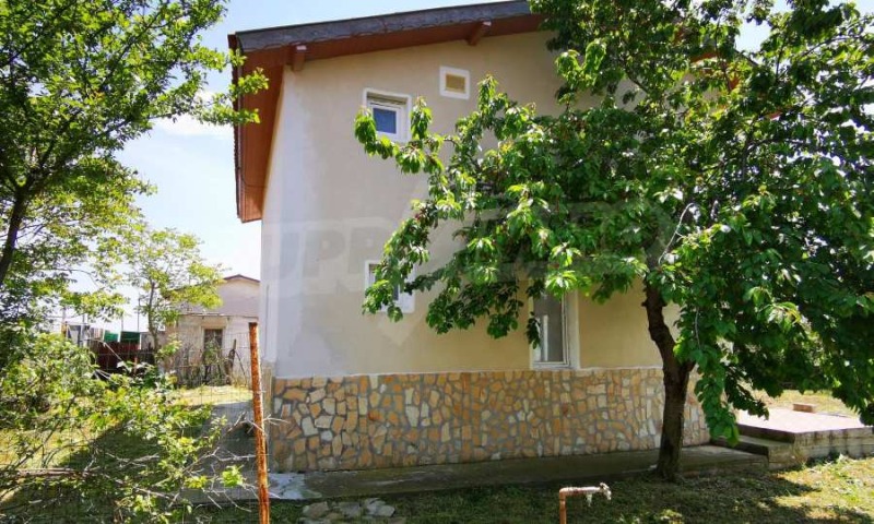 Продава КЪЩА, с. Божурец, област Добрич, снимка 5 - Къщи - 52477625