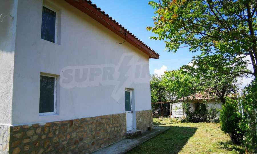 Продава КЪЩА, с. Божурец, област Добрич, снимка 2 - Къщи - 52477625