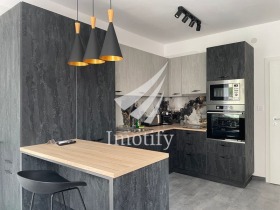 Продава 4-стаен