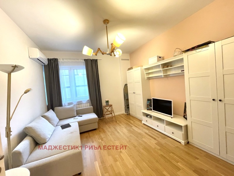 Продава  2-стаен, град София, Банишора •  163 600 EUR • ID 99222439 — holmes.bg - [1] 