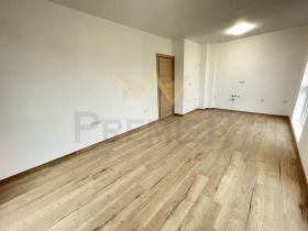 1 chambre Vazrajdane 3, Varna 1