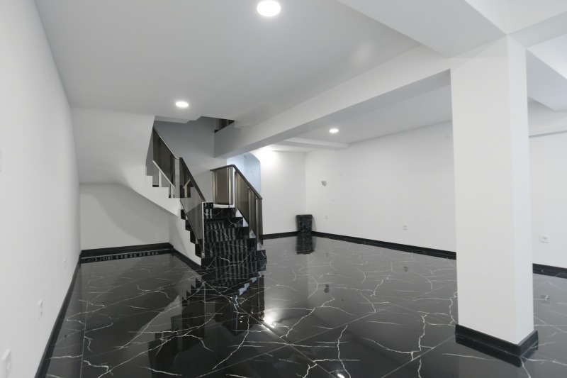 Продава  Магазин област Стара Загора , гр. Казанлък , 90 кв.м | 60921103