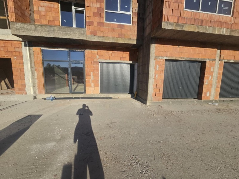 Продава ГАРАЖ, ПАРКОМЯСТО, гр. Кърджали, Център, снимка 2 - Гаражи и паркоместа - 53504386