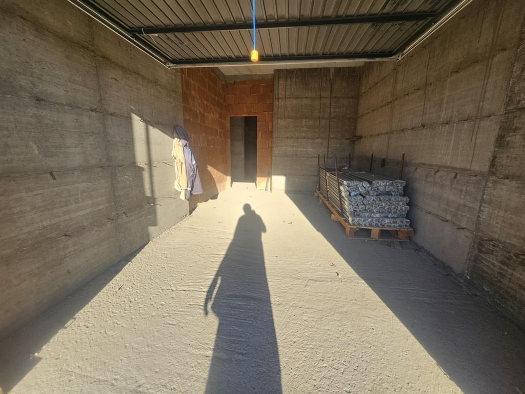 Продава ГАРАЖ, ПАРКОМЯСТО, гр. Кърджали, Център, снимка 2 - Гаражи и паркоместа - 53504386