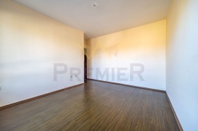 2 Schlafzimmer m-t Aktschelar, Warna 11